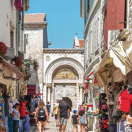 Beautiful Apartment In Porec With Wifi * 포레치
