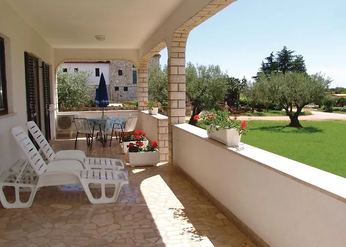 アパート Stancia Vodopija I ポレッチ